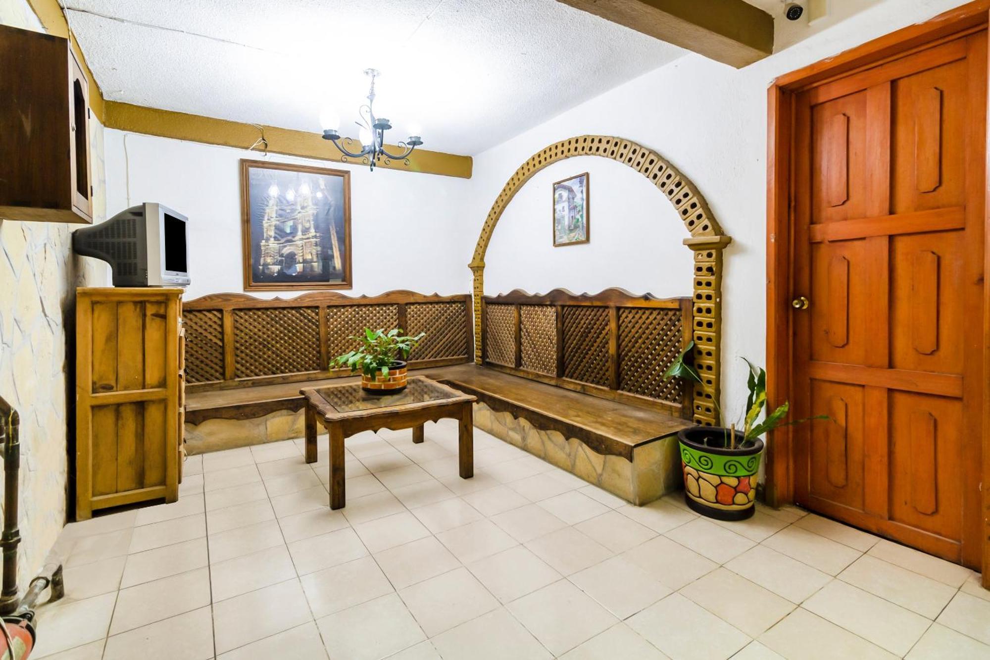 Oyo Hotel La Luna, Templo De Santo Domingo De Guzman San Cristobal de las Casas Ngoại thất bức ảnh
