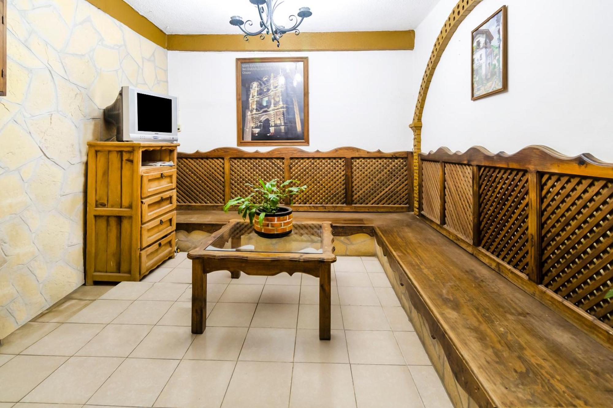 Oyo Hotel La Luna, Templo De Santo Domingo De Guzman San Cristobal de las Casas Ngoại thất bức ảnh